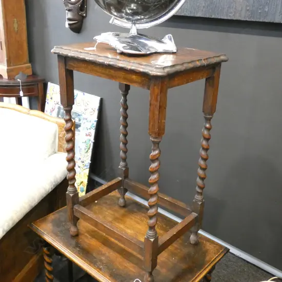 SMALL 1930'S DARK OAK SIDE TABLE BARLEY TWIST