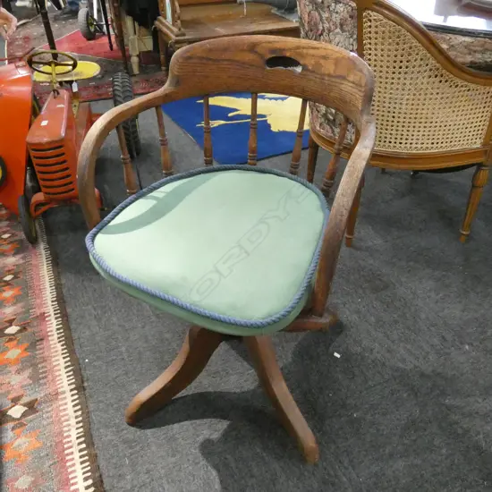 C1900 AMERICAN OAK DOUGLAS OFFICE CHAIR