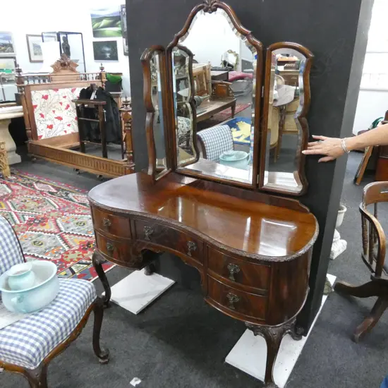 MAHOGANY DRESSING TABLE W.1.2M