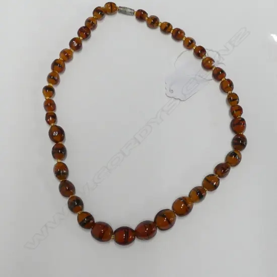 A VINTAGE MURANO GLASS NECKLACE 