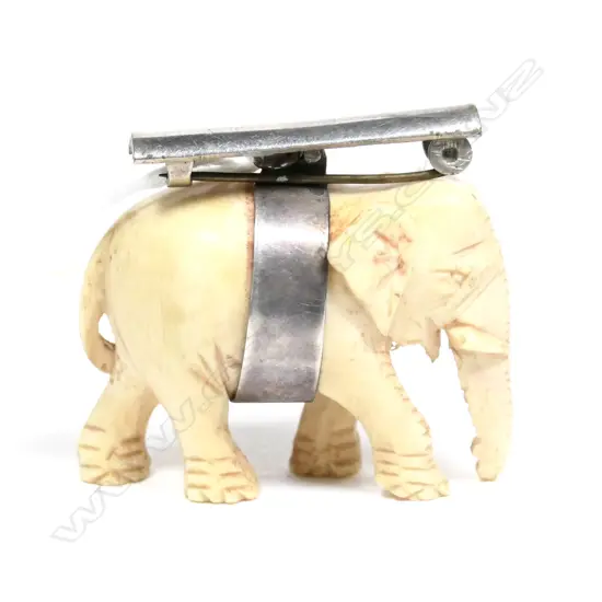 VINTAGE CARVED IVRY ELEPHANT BROOCH SILVER FITTINGS