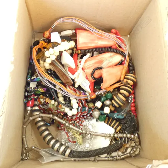 LOT ASST COSTUME JEWELLERY