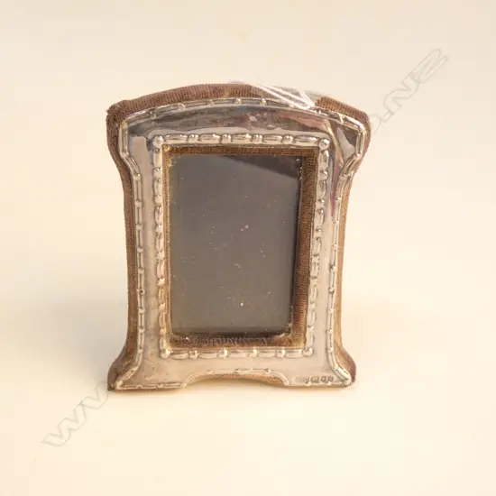 SMALL SILVER PHOTO FRAME STRUT BACK