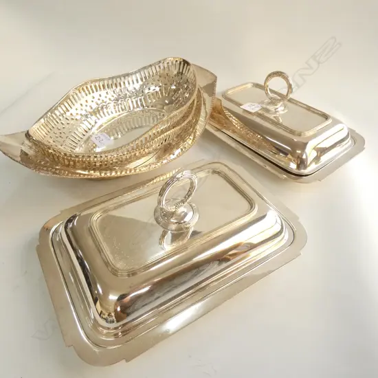 3 E.P BASKETS + 2 ENTREE DISHES