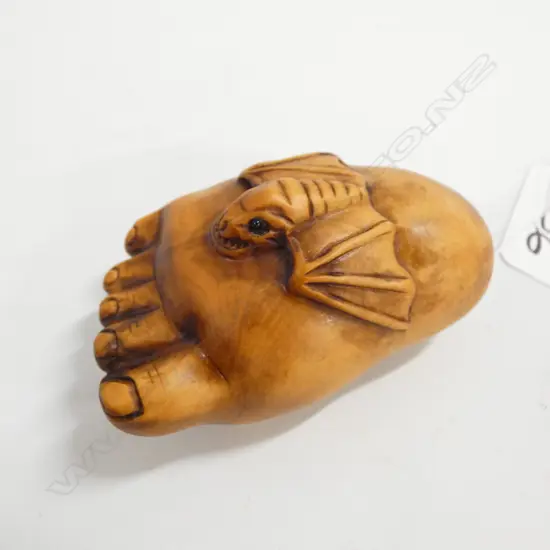 WOODEN NETSUKE OF BUDDHA'S FOOT WITH BAT, L.80mm 