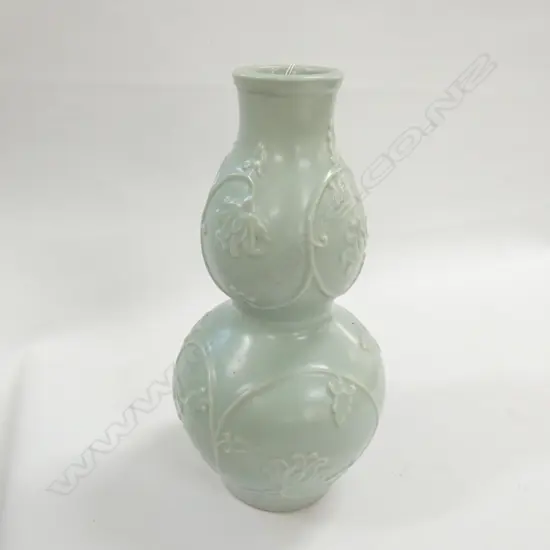 LONGQUAN CELEDON STYLE DOUBLE GOURD VASE, H.250mm 