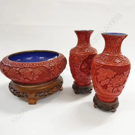 CINNABAR LACQUER BOWL+2 VASES AND STANDS H 170 MM