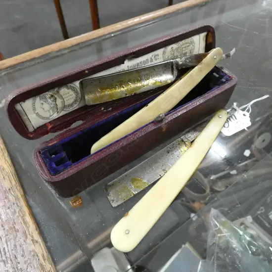 PR CASED CUT THROAT RAZORS