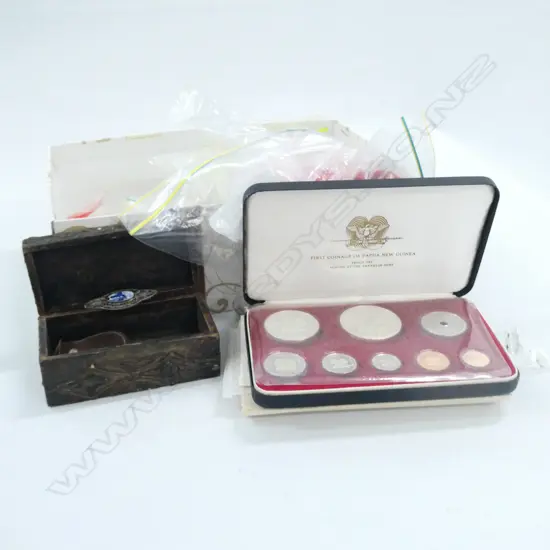 BOX OF VINTAGE WORLD COINAGE 2.5kgs