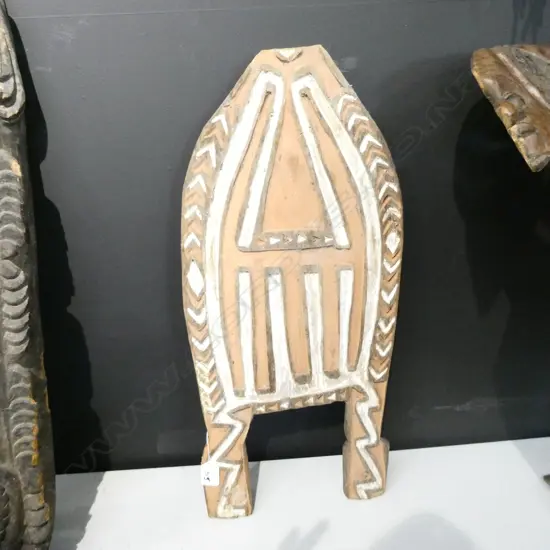 CARVED WOODEN SHOULDER SHIELD GULF OF PAPUA NEW GUINEA 590MM