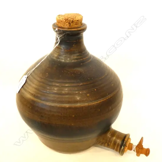 RAY RODGERS N.Z STUDIO POTTERY WINE DECANTER H 250 MM