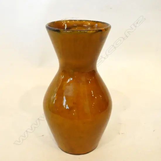 TITIAN POTTERY N.Z PRESLEY WARE VASE H 210 MM