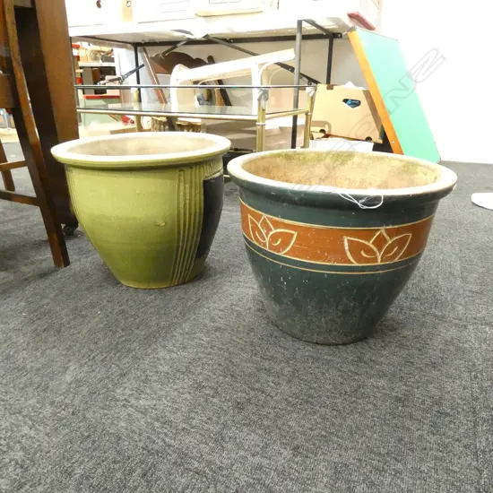 2 LGE CERAMIC GARDEN POTS H. 310MM