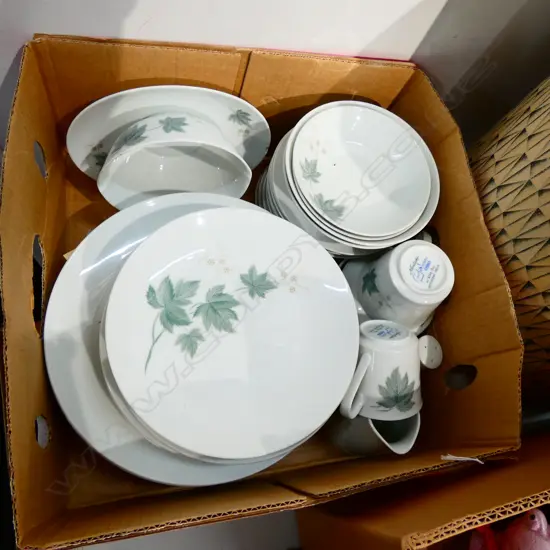 BOX LOT NORITAKE WILD IVY DINNER SERVICE