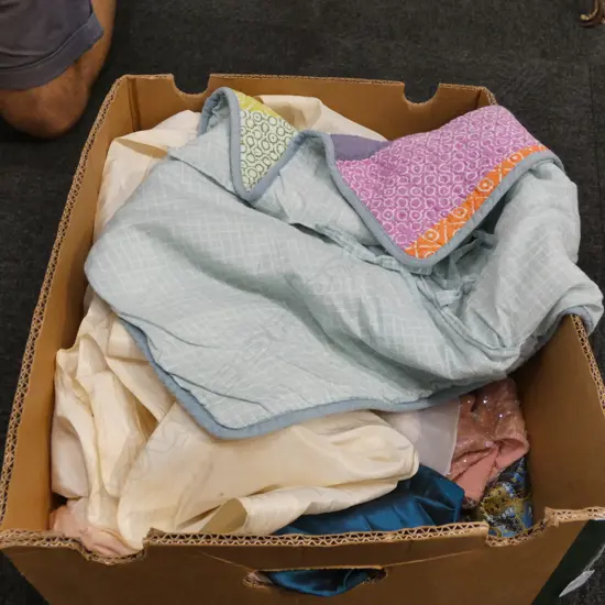 BOX LOT VINTAGE CLOTHES & BAG