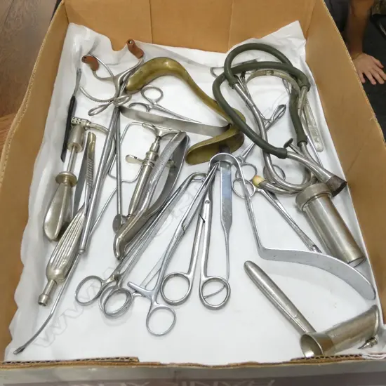 BOX OF VARIOUS MEDICAL/DOCTOR'S EQUIPMENT/TOOLS (APPROX 24 ITEMS)