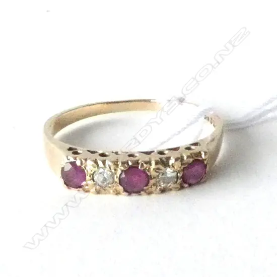 9CT GOLD RUBY AND DIAMOND RING 1.58gm
