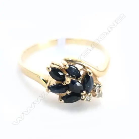 9ct SAPPHIRE & DIAMOND CLUSTER RING