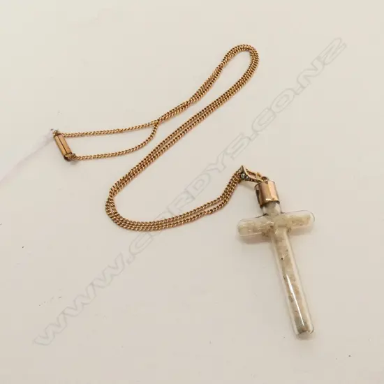 OPAL CROSS PENDANT GOLD LINED CAP, 500MM GOLD CHAIN, CLASP GOLD ?