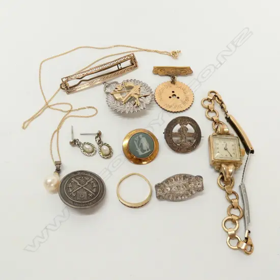 BAG OF GOLD/SILVER/GOLDPLATED BADGES ETC