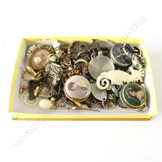 COLLECTION OF COSTUME JEWELRY