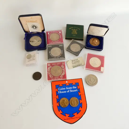 COLLECTION OF ENGLISH COMMEMORATIVE COINS ETC