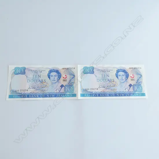 2 CONSECTIVE NZ 1990 $10 BANK NOTES