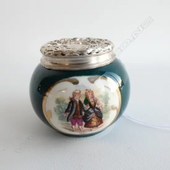 STG TOPPED PORCELAIN POT B 1905 H 40 MM