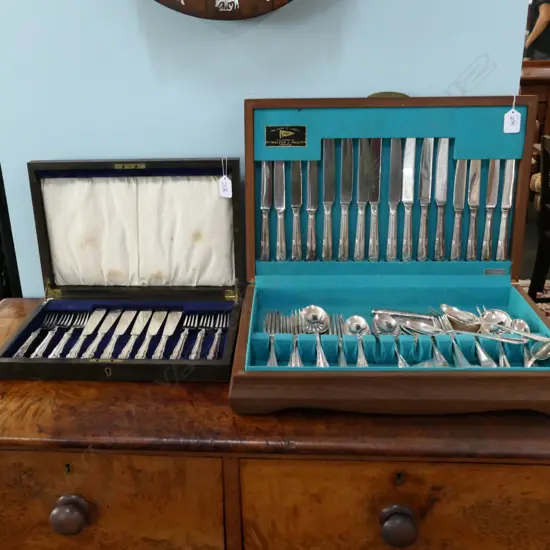 BOXED SILVER PLATE FISH SET & BOXED SILVER PLATE CUTLERY SET