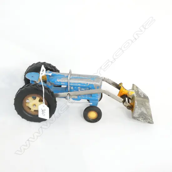 FUN HO TRACTOR WITH FRONT BUCKET, L.300mm