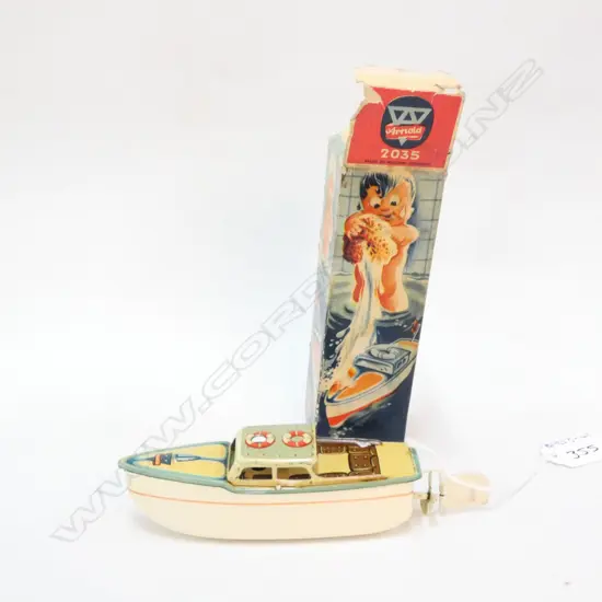 "ARNOLD" TINPLATE BOAT, GOOD ORIGINAL CONDITION, NO KEY BUT IN ORIGINAL BOX
