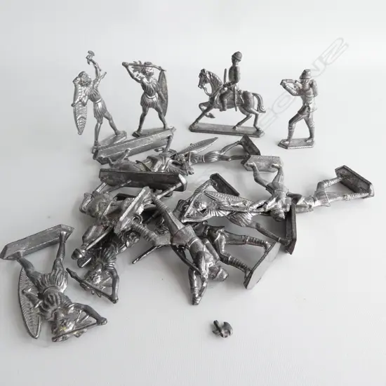 ASSORTED LEAD SOLDIERS ON HORSE BACK ETC