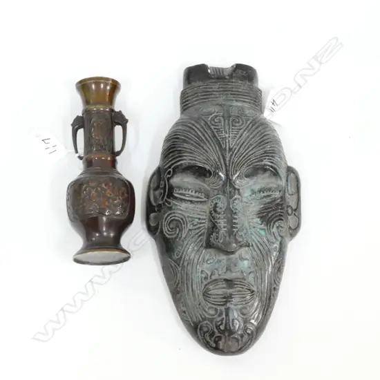 ORIENTAL BRASS VASE & MAORI MASK H. 260MM