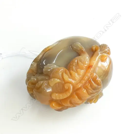 CHINESE CARVED GREEN JADE HANDLING PIECE PENDANT