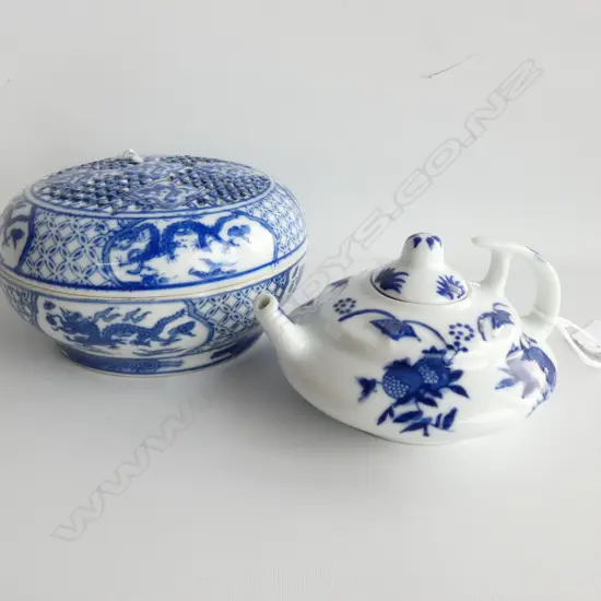 CHINESE B/W TEAPOT & LIDDED CONTAINER 125MM DIA