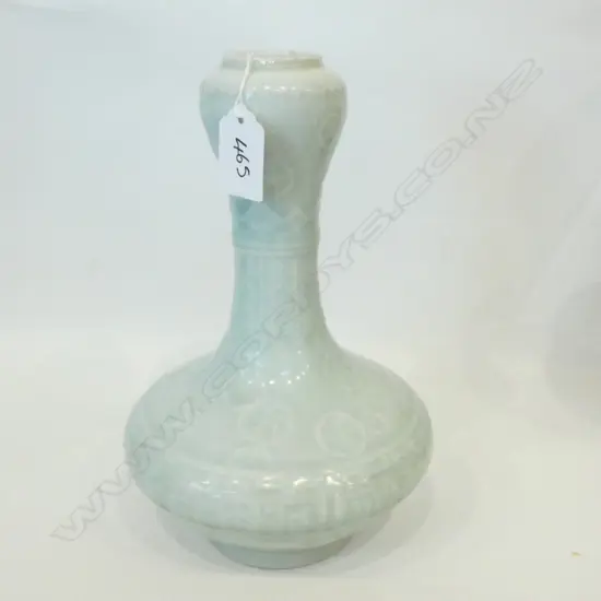 QIANLONG PERIOD CHINESE GARLIC MOUTH CELADON VASE H. 235MM