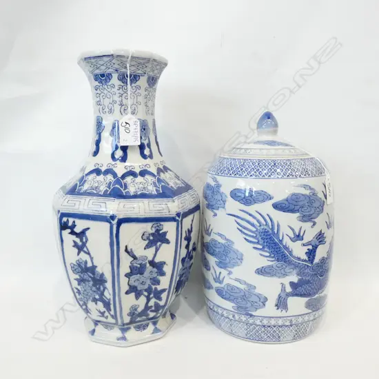 2 ORIENTAL B/W VASES ONE LIDDED H. 365MM