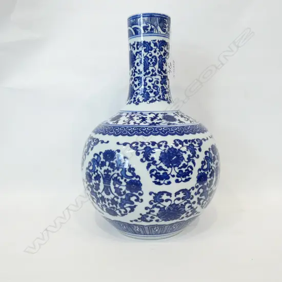 CHINESE BLUE & WHITE VASEWIDE BOTTLE FORM H.340mm