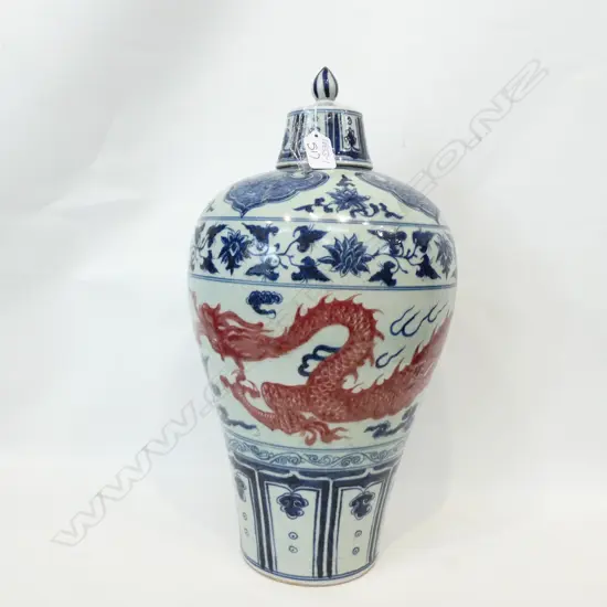 LGE CHINESE B&W LIDDED URN RED DRAGON DECORATION