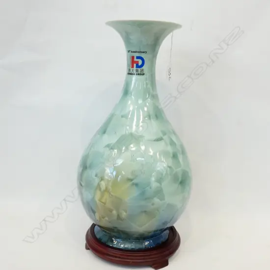 CONTEMPORARY IRREDESCENT SHELL FINISH VASE ON STAND H. 385MM