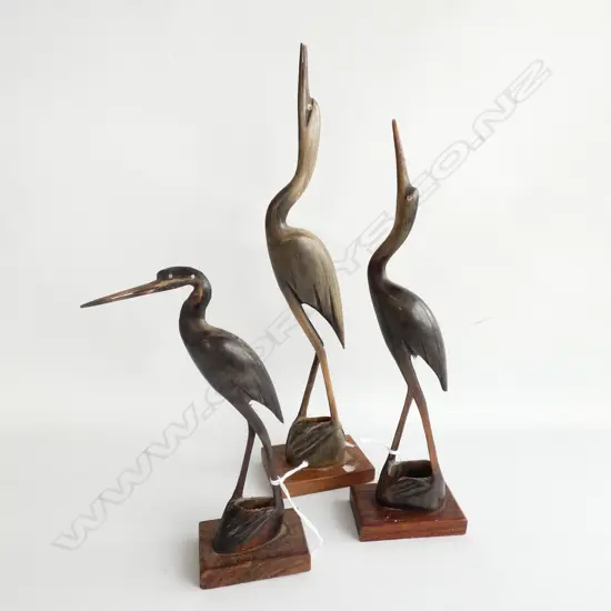 3 CARVED HORN BIRDS H. 310MM