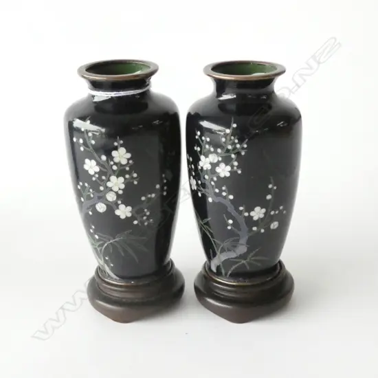 PR SMALL JAPANESE CLOISONNE VASES ON STANDS, MANNER OF HAYASHI KODENJI  (SMALL FAULT)