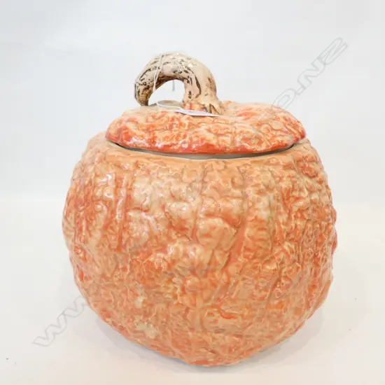 LG PORCELAIN PUMPKIN POT WITH LID