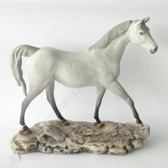R/DOULTON HORSE L. 320MM