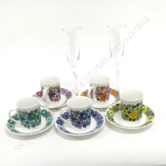 SET OF 5 ELIZABETHIAN 'PORTOBELLO' COFFEE CUPS & SAUCERS + 2 CHAMPAGNE FLUTES