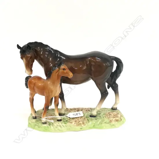 BESWICK HORSE & FOAL ORNAMENT L. 220MM