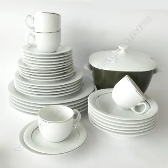 32 PCES ARZBERG CHINA DINNER SERVICE + ROSENTHAL TUREEN