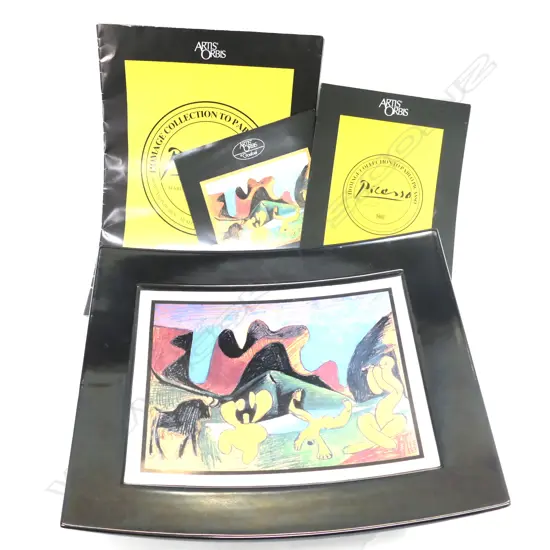 A LIMITED EDITION PICASSO PLATE - EUROPEAN MUESEUM BOUTIQUE WITH CERTIFICATE H.260MM L.320MM