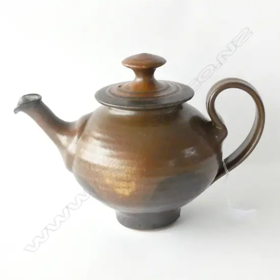 EARLY ROYCE MCGLASHAN STUDIO POTTERY TEAPOT, H.165MM