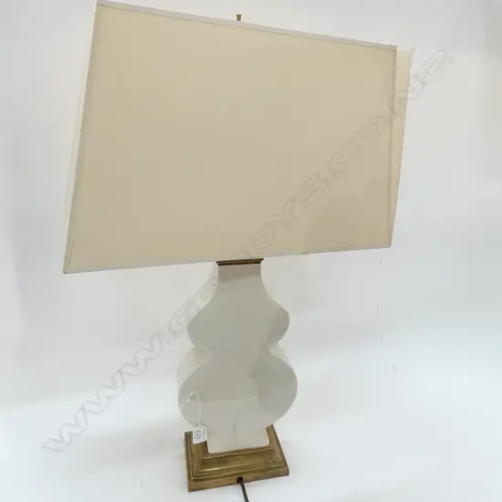 CRACKLE GLAZE TABLE LAMP (SHADE  FAULTED)